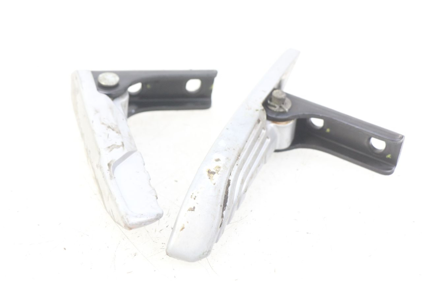 photo de ZESTAW TYLNYCH PODNÓŻKÓW PIAGGIO LIBERTY IGET 4T 50 (2015 - 2020) - Zoom stanu zużycia