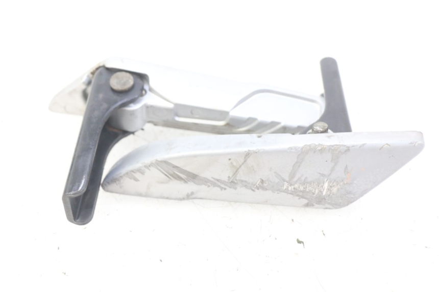 photo de ZESTAW TYLNYCH PODNÓŻKÓW PIAGGIO LIBERTY IGET 4T 50 (2015 - 2020) - Zbliżenie techniczne