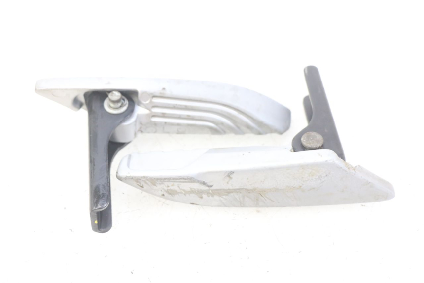 photo de ZESTAW TYLNYCH PODNÓŻKÓW PIAGGIO LIBERTY IGET 4T 50 (2015 - 2020) - Widok ogólny