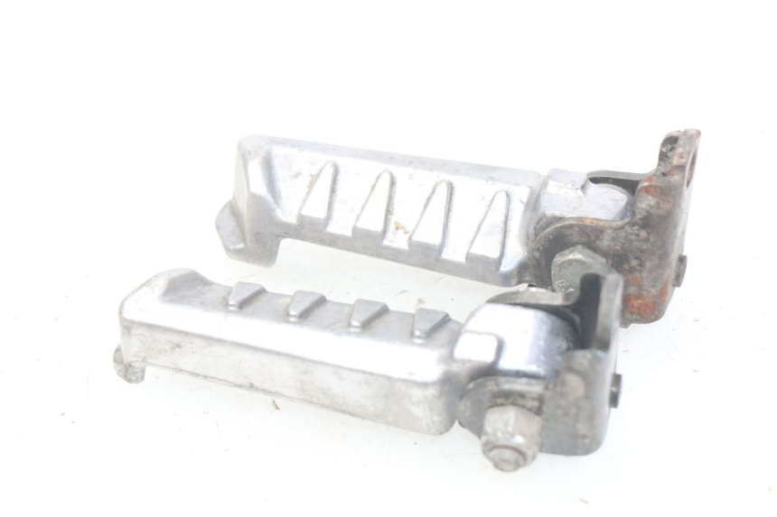 photo de ZESTAW TYLNYCH PODNÓŻKÓW PEUGEOT LUDIX BLASTER 50 (2006 - 2014) - Widok główny