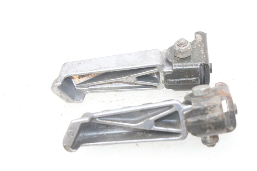 photo de ZESTAW TYLNYCH PODNÓŻKÓW PEUGEOT LUDIX BLASTER 50 (2006 - 2014) - Inny kąt widzenia