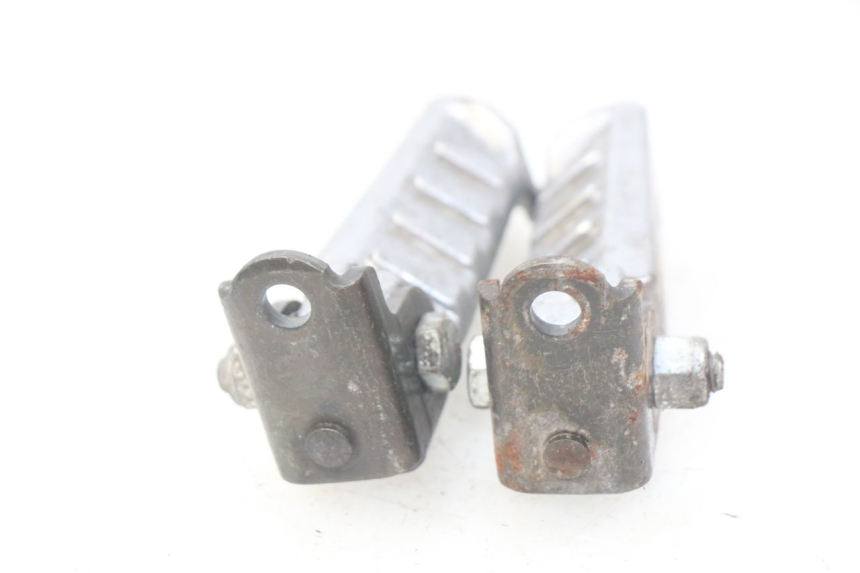 photo de ZESTAW TYLNYCH PODNÓŻKÓW PEUGEOT LUDIX BLASTER 50 (2006 - 2014) - Zbliżenie techniczne