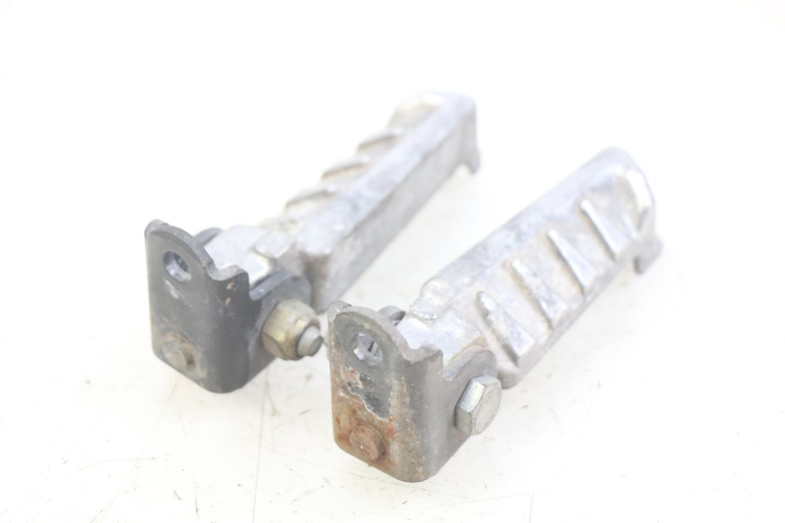 photo de ZESTAW TYLNYCH PODNÓŻKÓW PEUGEOT LUDIX 50 (2005 - 2007) - Zoom stanu zużycia