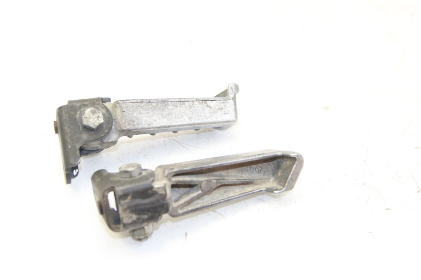 photo de ZESTAW TYLNYCH PODNÓŻKÓW PEUGEOT LUDIX 50 (2008 - 2017) - Szczegół części