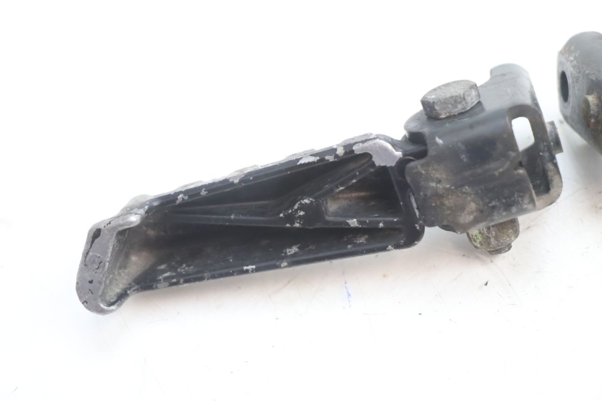 photo de ZESTAW TYLNYCH PODNÓŻKÓW PEUGEOT LUDIX ONE 50 (2004 - 2013) - Zbliżenie techniczne