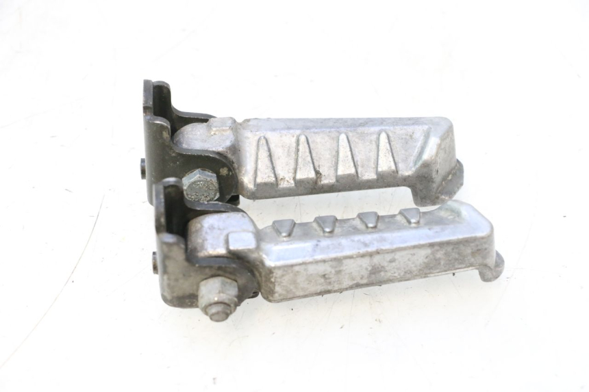 photo de ZESTAW TYLNYCH PODNÓŻKÓW PEUGEOT LUDIX SNAKE 2T 50 (2004 - 2014) - Zbliżenie techniczne