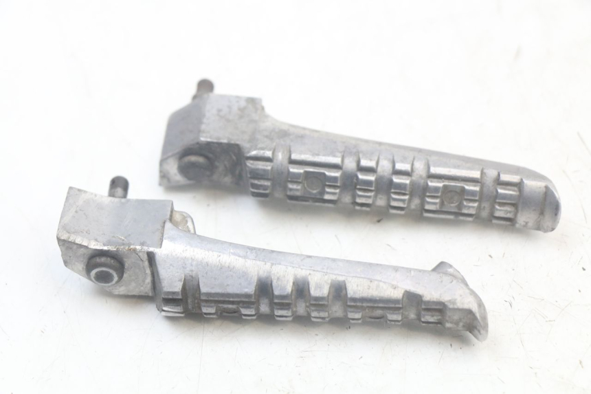 photo de ZESTAW TYLNYCH PODNÓŻKÓW MBK MACH G AC 50 (2002 - 2014) - Inny kąt widzenia