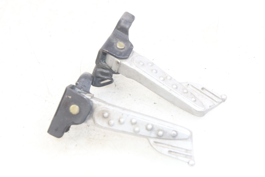 photo de ZESTAW TYLNYCH PODNÓŻKÓW SYM MIO 50 (2011 - 2017) - Widok główny