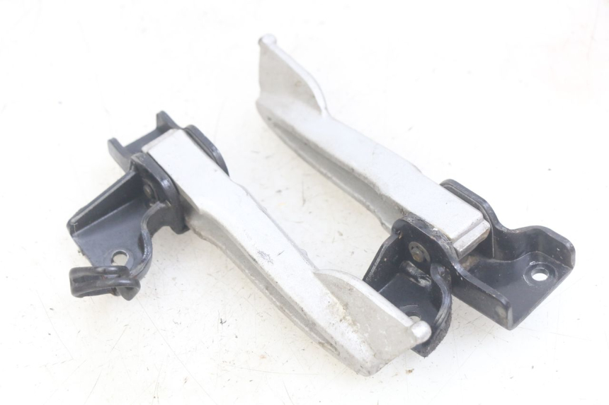 photo de ZESTAW TYLNYCH PODNÓŻKÓW SYM MIO 50 (2011 - 2017) - Szczegół części