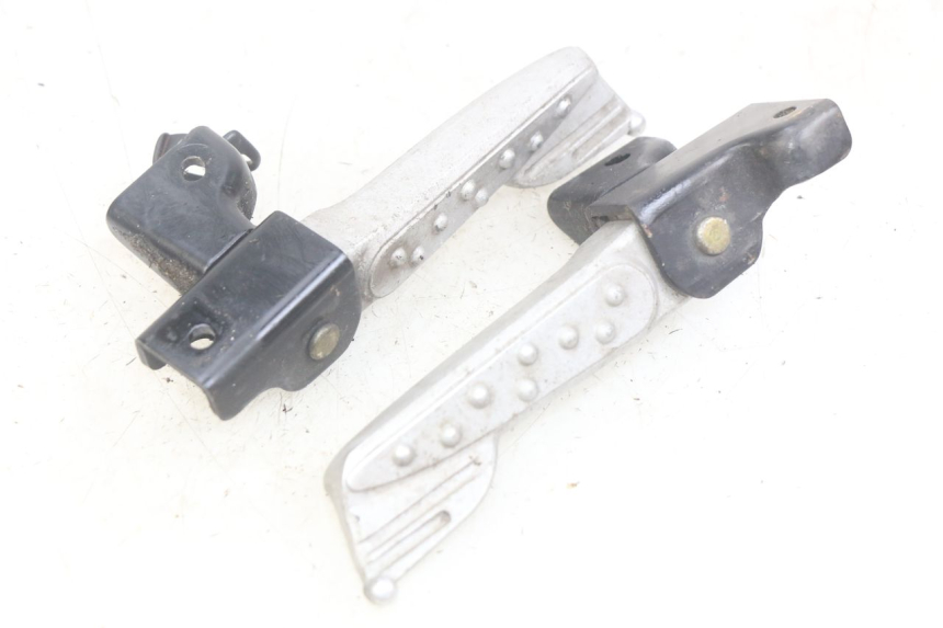 photo de ZESTAW TYLNYCH PODNÓŻKÓW SYM MIO 50 (2011 - 2017) - Zoom stanu zużycia