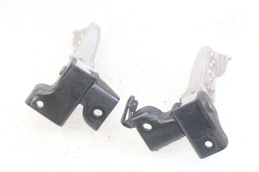 photo de ZESTAW TYLNYCH PODNÓŻKÓW SYM MIO 50 (2011 - 2017) - Inny kąt widzenia