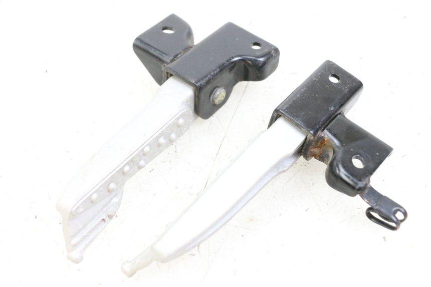 photo de ZESTAW TYLNYCH PODNÓŻKÓW SYM MIO 50 (2011 - 2017) - Szczegół części