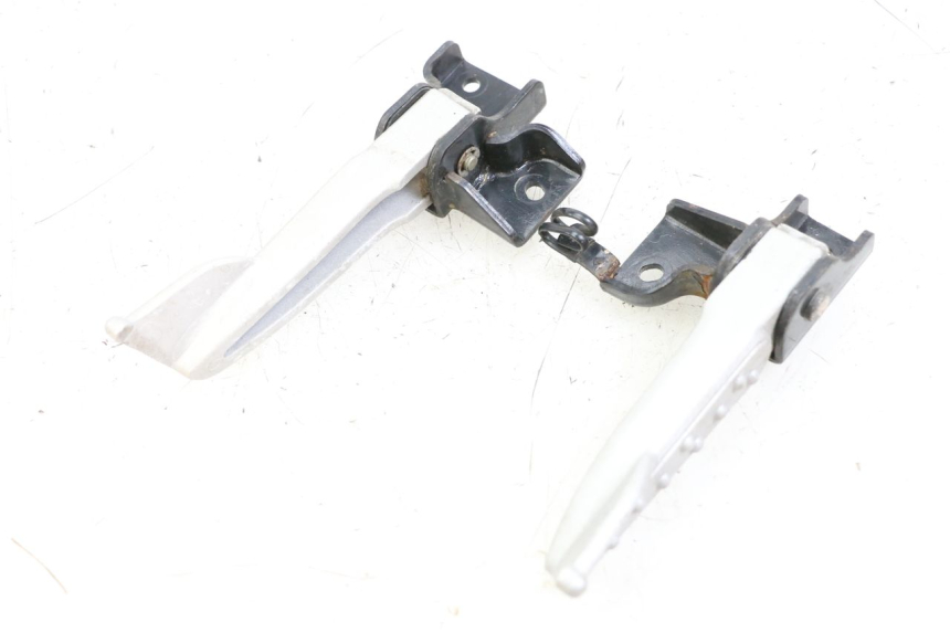 photo de ZESTAW TYLNYCH PODNÓŻKÓW SYM MIO 50 (2011 - 2017) - Zoom stanu zużycia