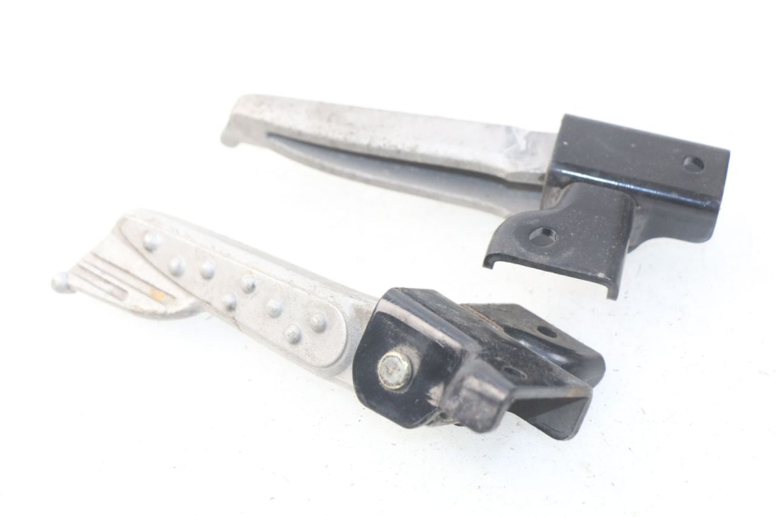 photo de ZESTAW TYLNYCH PODNÓŻKÓW SYM MIO 100 (2006 - 2017) - Szczegół części