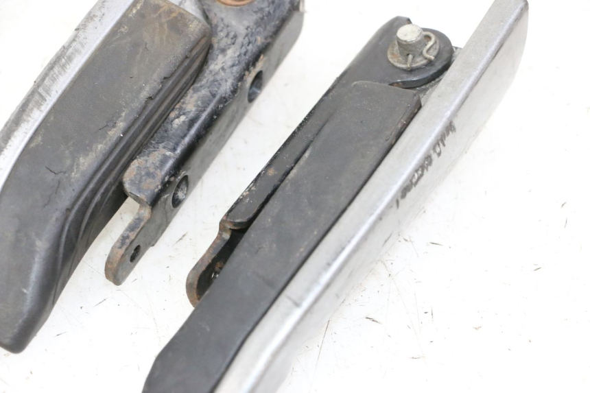 photo de ZESTAW TYLNYCH PODNÓŻKÓW PIAGGIO MP3 500 (2014 - 2017) - Szczegóły charakterystyczne