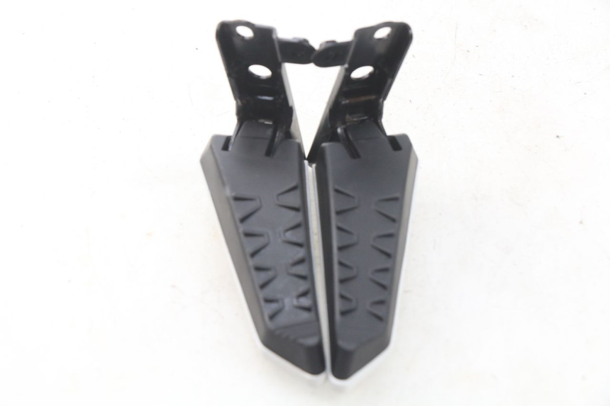 photo de ZESTAW TYLNYCH PODNÓŻKÓW MBK MW TRYPTIK 125 (2017 - 2022) - Widok produktu