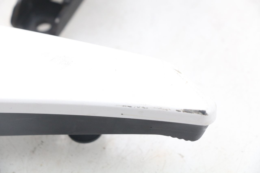 photo de ZESTAW TYLNYCH PODNÓŻKÓW MBK MW TRYPTIK 125 (2017 - 2022) - Zoom stanu zużycia