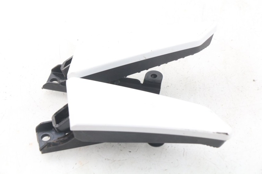 photo de ZESTAW TYLNYCH PODNÓŻKÓW MBK MW TRYPTIK 125 (2017 - 2022) - Punkty mocowania