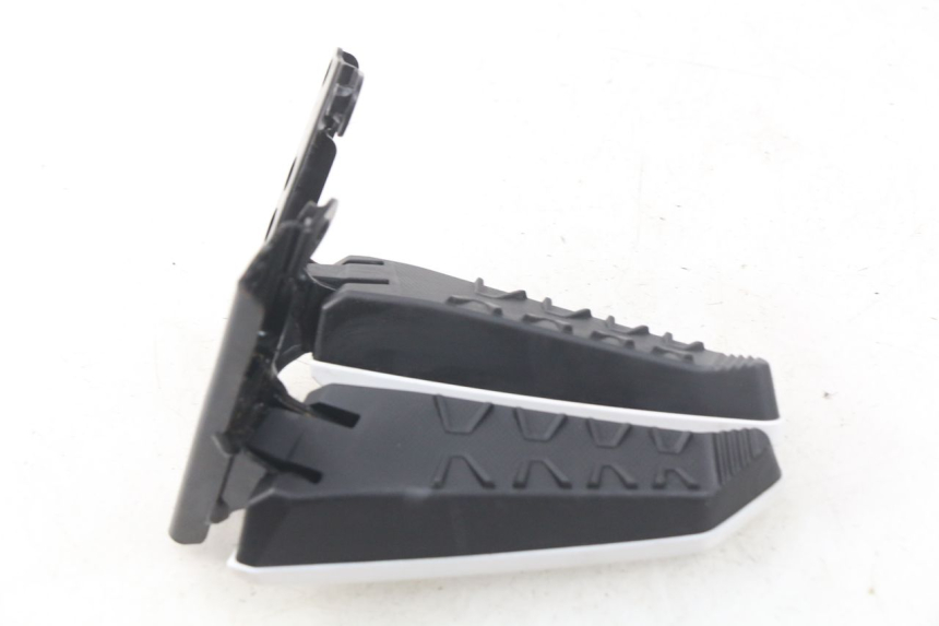 photo de ZESTAW TYLNYCH PODNÓŻKÓW MBK MW TRYPTIK 125 (2017 - 2022) - Stan powierzchni