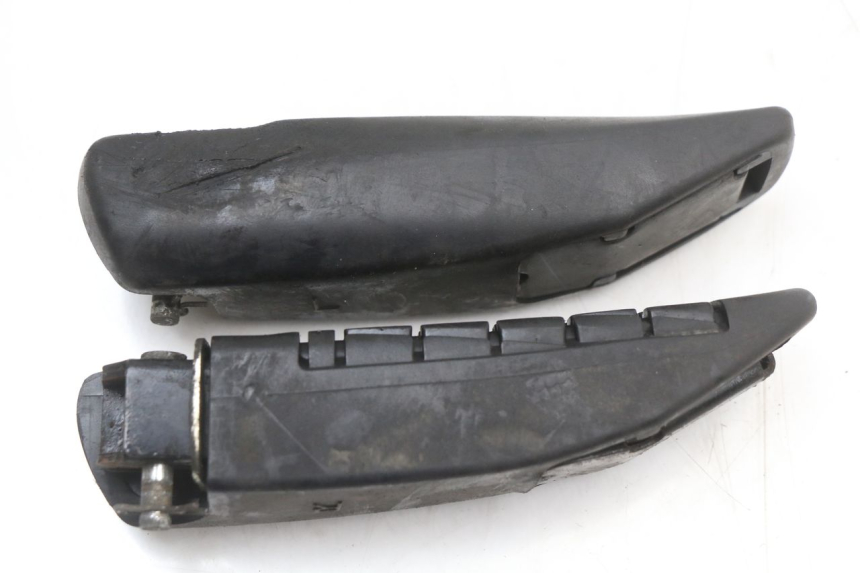 photo de ZESTAW TYLNYCH PODNÓŻKÓW MBK MW TRYPTIK 125 (2014 - 2016) - Zbliżenie techniczne