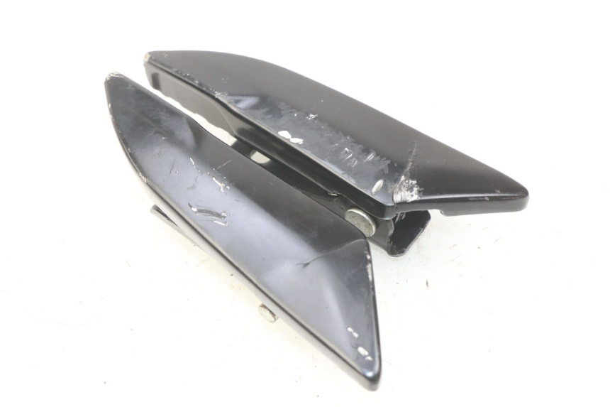 photo de ZESTAW TYLNYCH PODNÓŻKÓW PIAGGIO NEW TYPHOON 50 (2018 - 2021) - Zoom stanu zużycia