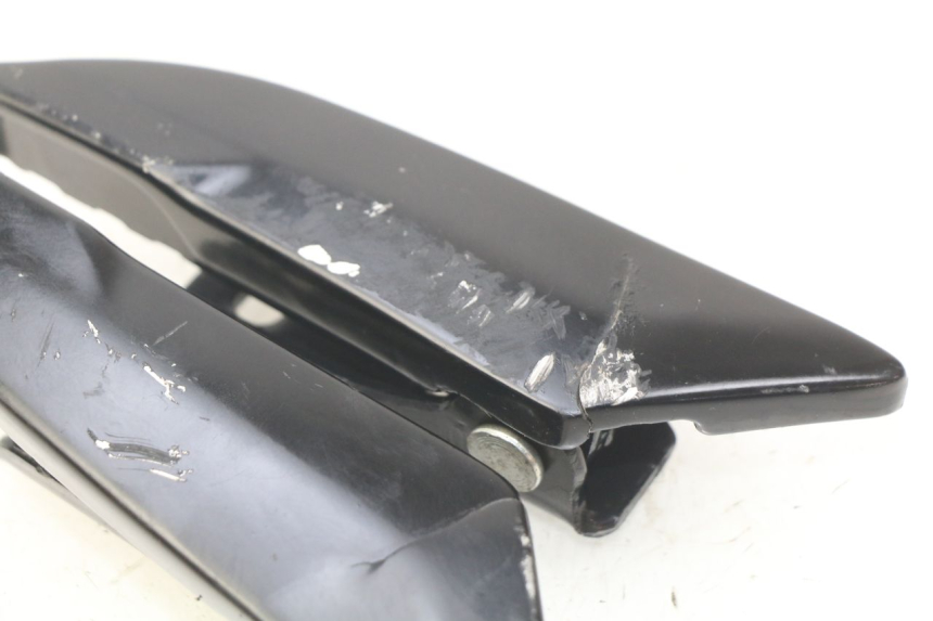 photo de ZESTAW TYLNYCH PODNÓŻKÓW PIAGGIO NEW TYPHOON 50 (2018 - 2021) - Inny kąt widzenia