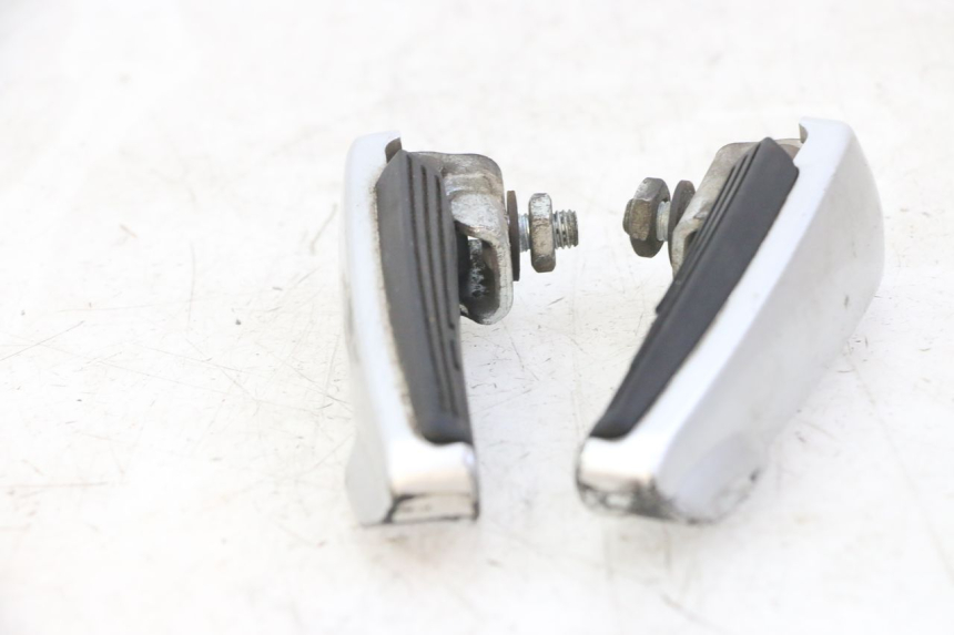 photo de ZESTAW TYLNYCH PODNÓŻKÓW GILERA NEXUS 125 (2009 - 2013) - Zoom stanu zużycia