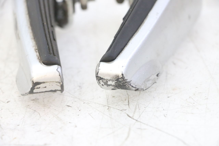 photo de ZESTAW TYLNYCH PODNÓŻKÓW GILERA NEXUS 125 (2009 - 2013) - Inny kąt widzenia