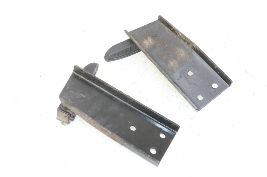 photo de ZESTAW TYLNYCH PODNÓŻKÓW JM MOTORS OLDIES GT 4T 50 (2018 - 2025) - Szczegół części