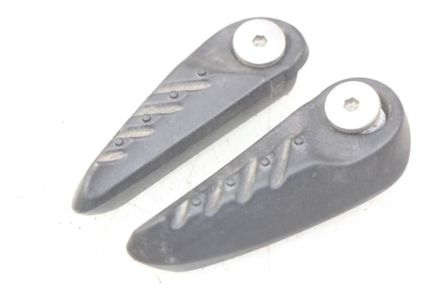 photo de ZESTAW TYLNYCH PODNÓŻKÓW MBK OVETTO 2T 50 (2007 - 2017) - Zoom stanu zużycia