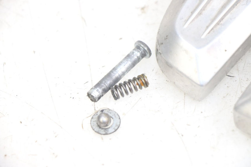 photo de ZESTAW TYLNYCH PODNÓŻKÓW HONDA PCX (JF28) 125 (2009 - 2011) - Widok ogólny