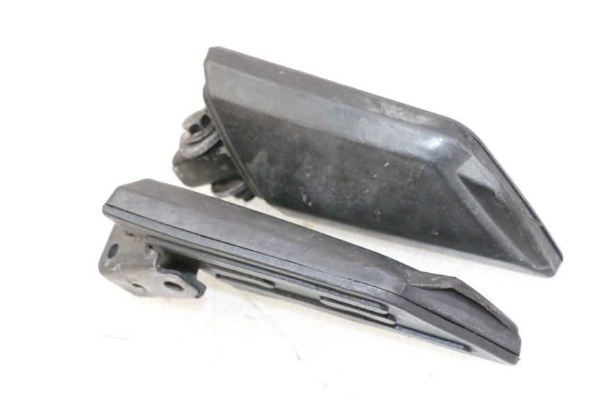 photo de ZESTAW TYLNYCH PODNÓŻKÓW PEUGEOT KISBEE 4T 50 (2018 - 2022) - Szczegół części