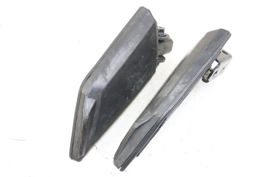 photo de ZESTAW TYLNYCH PODNÓŻKÓW PEUGEOT KISBEE 4T 50 (2018 - 2022) - Zoom stanu zużycia