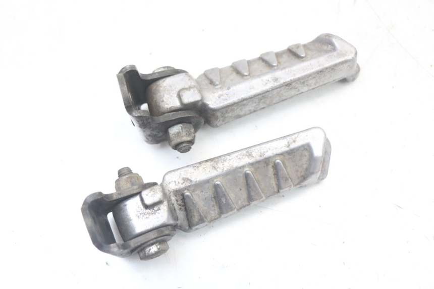 photo de ZESTAW TYLNYCH PODNÓŻKÓW PEUGEOT LUDIX 50 (2005 - 2007) - Zoom stanu zużycia