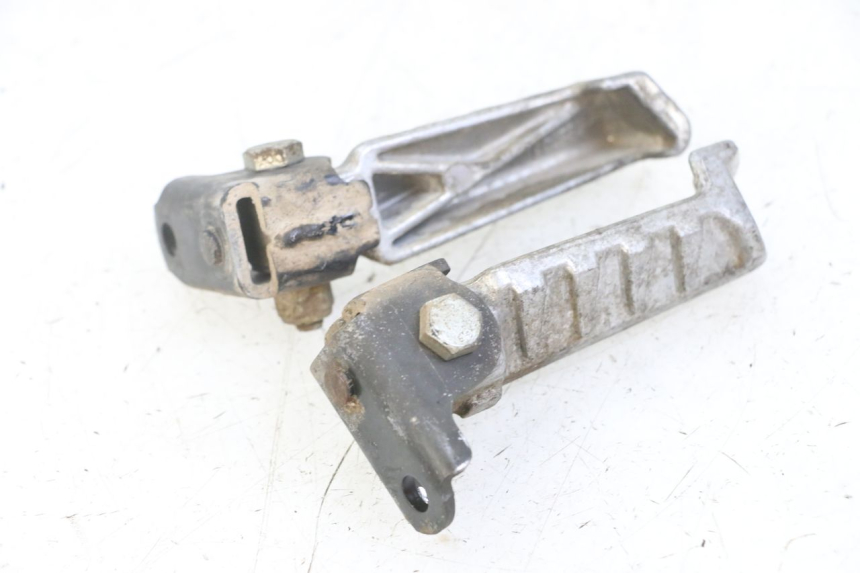 photo de ZESTAW TYLNYCH PODNÓŻKÓW PEUGEOT LUDIX ONE 50 (2005 - 2008) - Zoom stanu zużycia