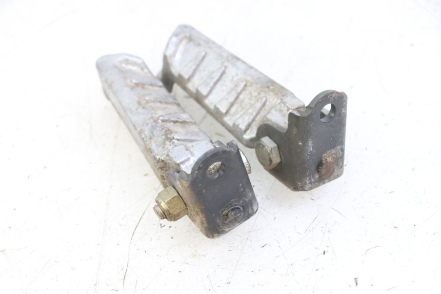 photo de ZESTAW TYLNYCH PODNÓŻKÓW PEUGEOT LUDIX ONE 50 (2005 - 2008) - Inny kąt widzenia