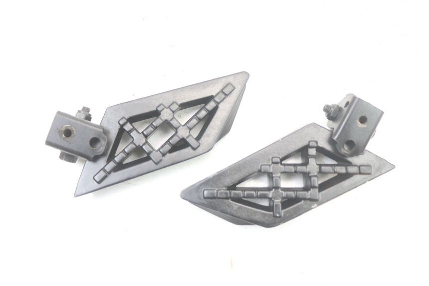 photo de ZESTAW TYLNYCH PODNÓŻKÓW PEUGEOT STREETZONE 4T 50 (2018 - 2023) - Widok główny