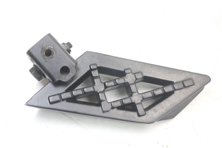 photo de ZESTAW TYLNYCH PODNÓŻKÓW PEUGEOT STREETZONE 4T 50 (2018 - 2023) - Inny kąt widzenia