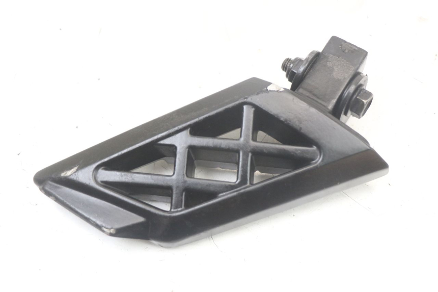 photo de ZESTAW TYLNYCH PODNÓŻKÓW PEUGEOT STREETZONE 4T 50 (2018 - 2023) - Zbliżenie techniczne