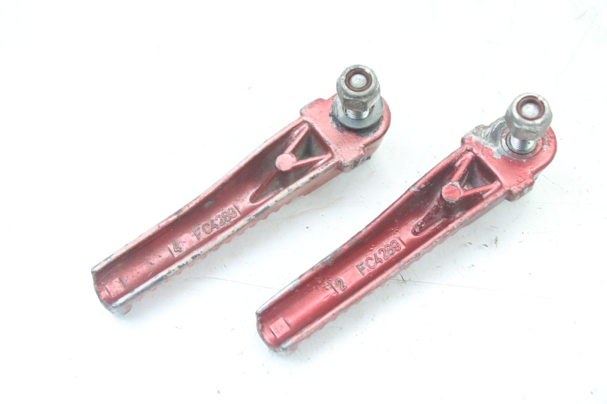 photo de ZESTAW TYLNYCH PODNÓŻKÓW PEUGEOT TKR TREKKER FURIOUS 50 (2005 - 2014) - Zbliżenie techniczne