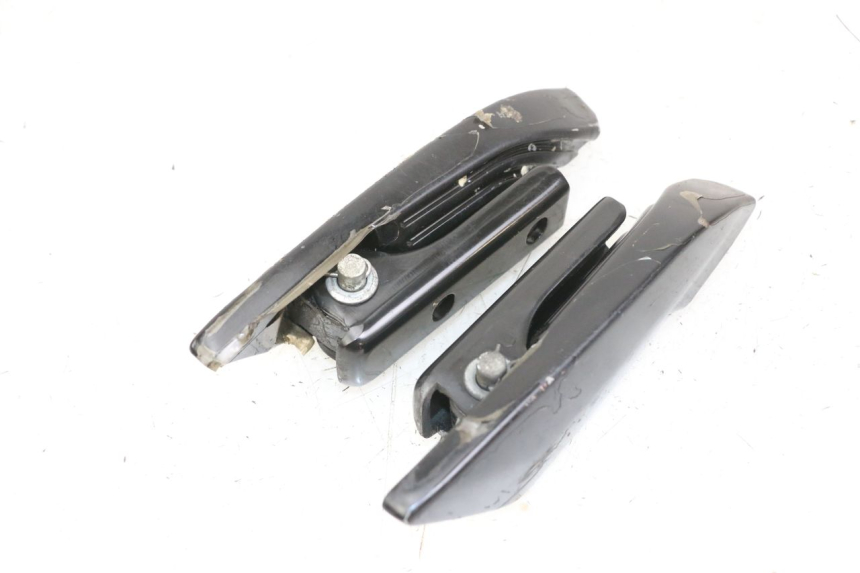 photo de ZESTAW TYLNYCH PODNÓŻKÓW PIAGGIO LIBERTY IGET 4T 50 (2021 - 2025) - Inny kąt widzenia