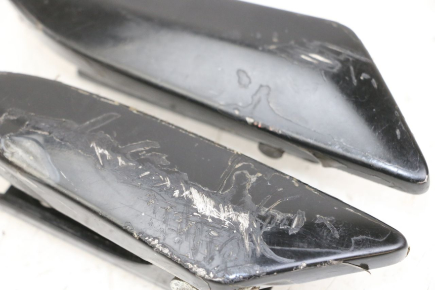 photo de ZESTAW TYLNYCH PODNÓŻKÓW PIAGGIO LIBERTY IGET 4T 50 (2021 - 2025) - Zbliżenie techniczne