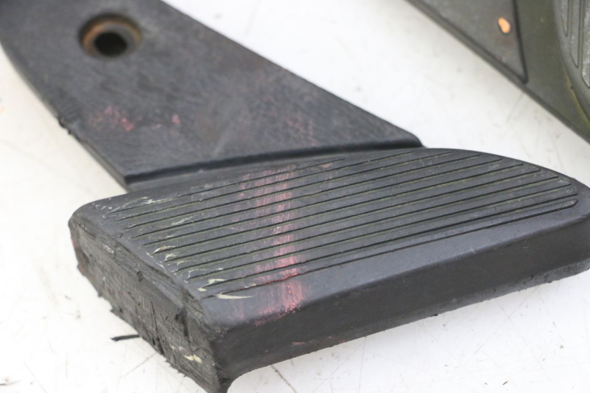 photo de ZESTAW TYLNYCH PODNÓŻKÓW PIAGGIO VESPA S 2T 50 (2007 - 2014) - Szczegół części