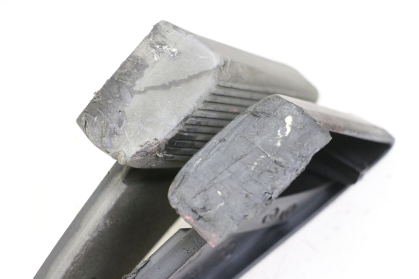 photo de ZESTAW TYLNYCH PODNÓŻKÓW PIAGGIO VESPA S 2T 50 (2007 - 2014) - Zoom stanu zużycia