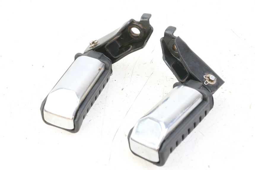 photo de ZESTAW TYLNYCH PODNÓŻKÓW REGAL RAPTOR RAXTER 2 125 (2007 - 2015) - Inny kąt widzenia