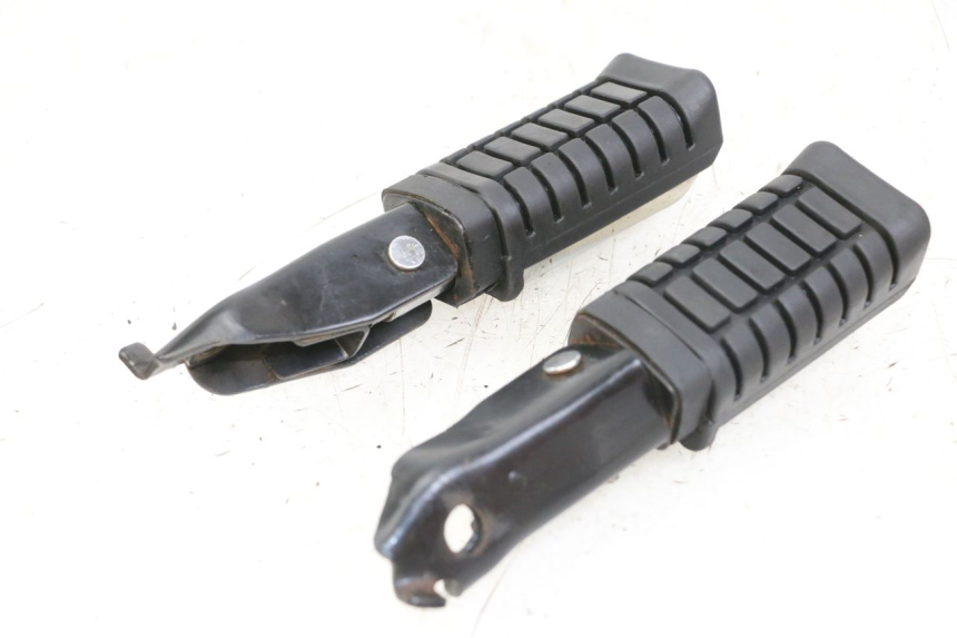 photo de ZESTAW TYLNYCH PODNÓŻKÓW REGAL RAPTOR RAXTER 2 125 (2007 - 2015) - Zbliżenie techniczne