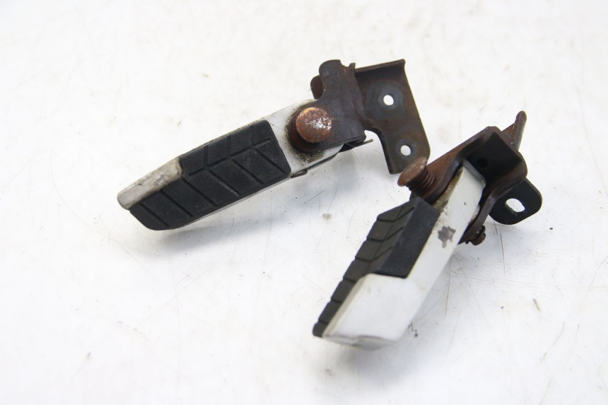 photo de ZESTAW TYLNYCH PODNÓŻKÓW DAELIM S3 125 (2010 - 2017) - Widok główny