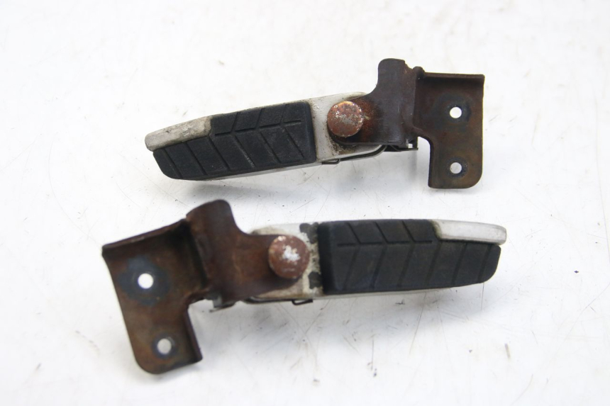 photo de ZESTAW TYLNYCH PODNÓŻKÓW DAELIM S3 125 (2010 - 2017) - Inny kąt widzenia