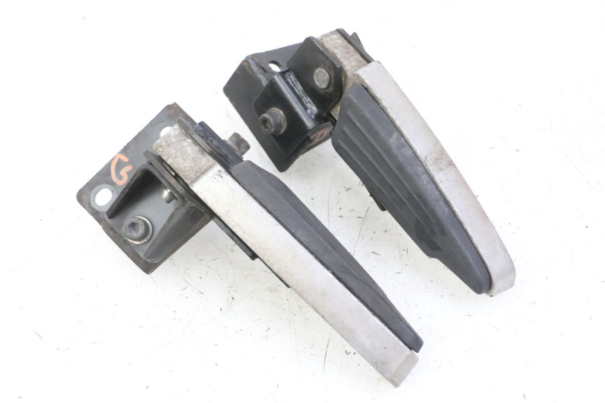 photo de ZESTAW TYLNYCH PODNÓŻKÓW PEUGEOT SATELIS 125 (2013 - 2018) - Szczegół części