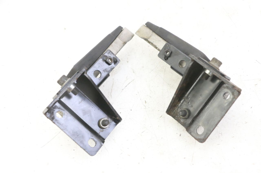 photo de ZESTAW TYLNYCH PODNÓŻKÓW PEUGEOT SATELIS 125 (2013 - 2018) - Zbliżenie techniczne